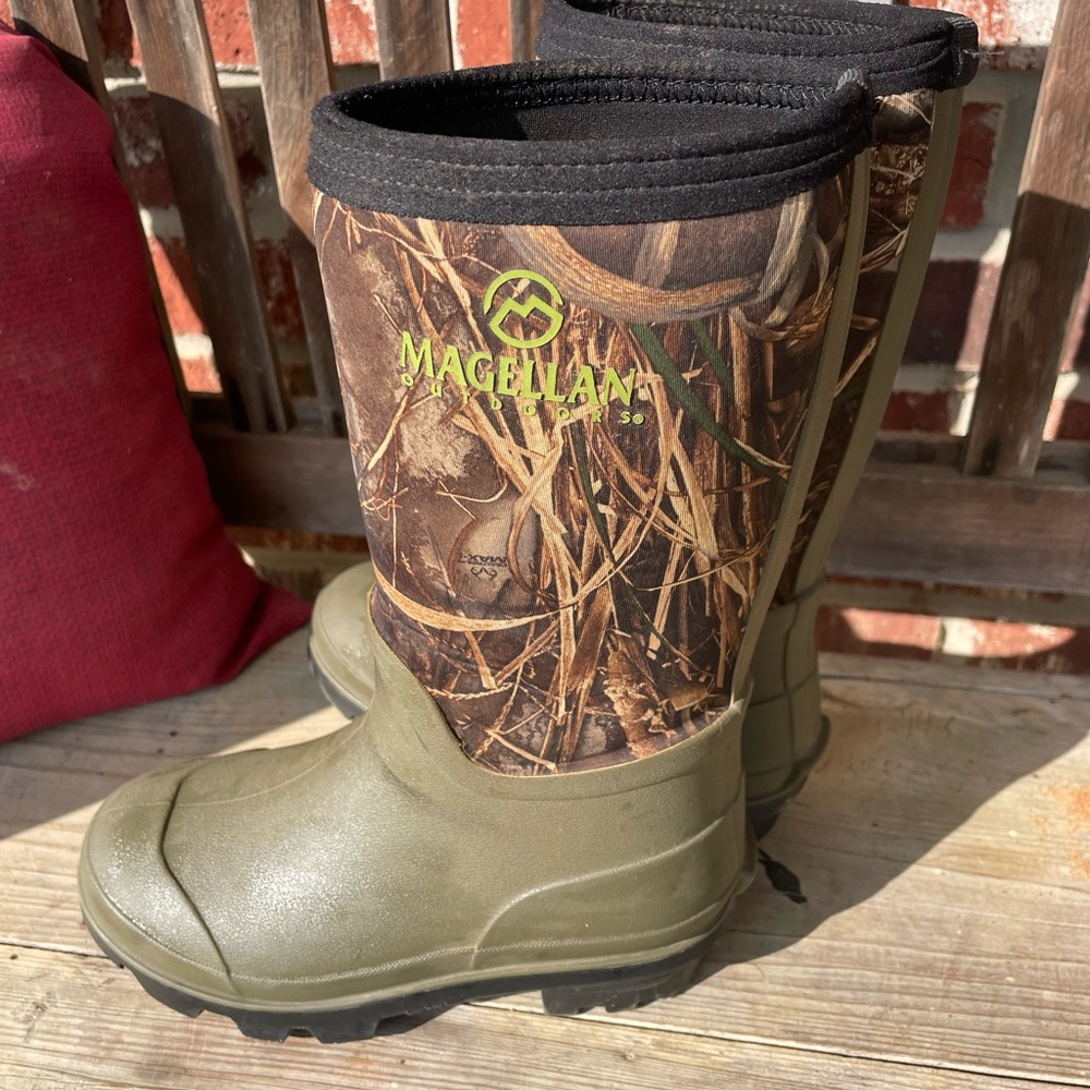 Magellan Outdoors Kids Youth Neoprene Boots